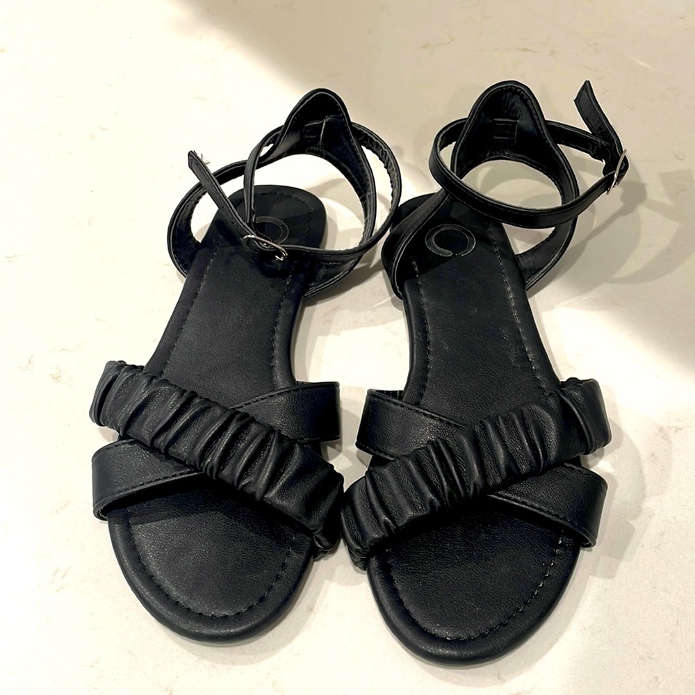 NEVER WORN Journee Sandals